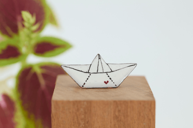 Broche Avion ou Bateau en origami 